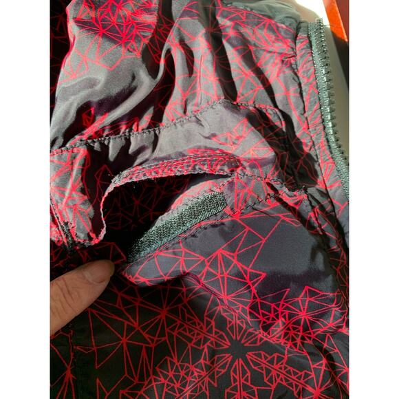 The North Face Puffer jacket  size small black & red - Picture 8 of 9